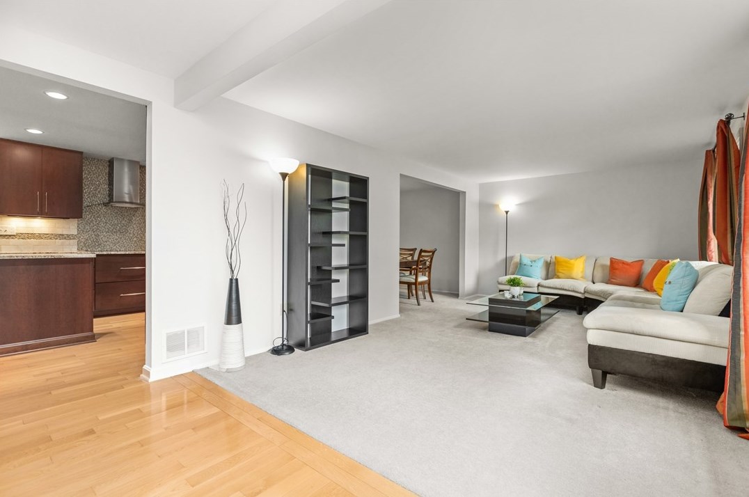 1301 Manor Dr, Pittsburgh PA 15236-4556 exterior