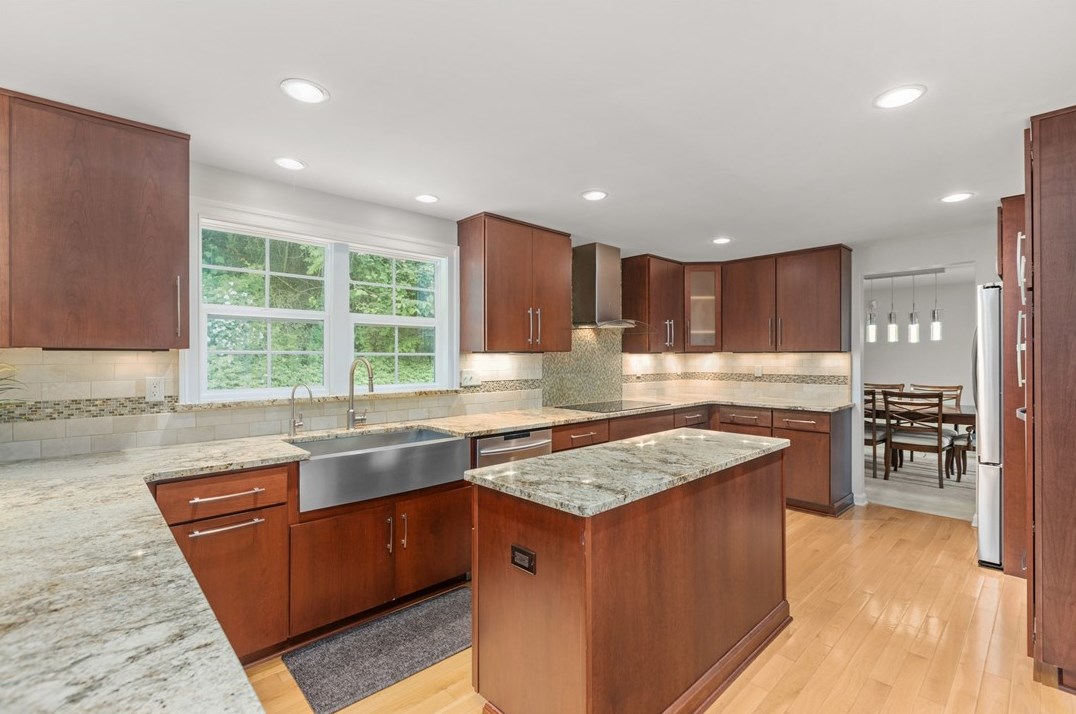 1301 Manor Dr, Pittsburgh PA 15236-4556 exterior