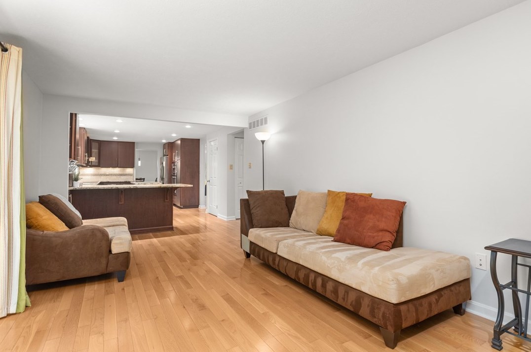 1301 Manor Dr, Pittsburgh PA 15236-4556 exterior