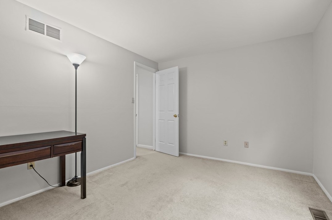 1301 Manor Dr, Pittsburgh PA 15236-4556 exterior