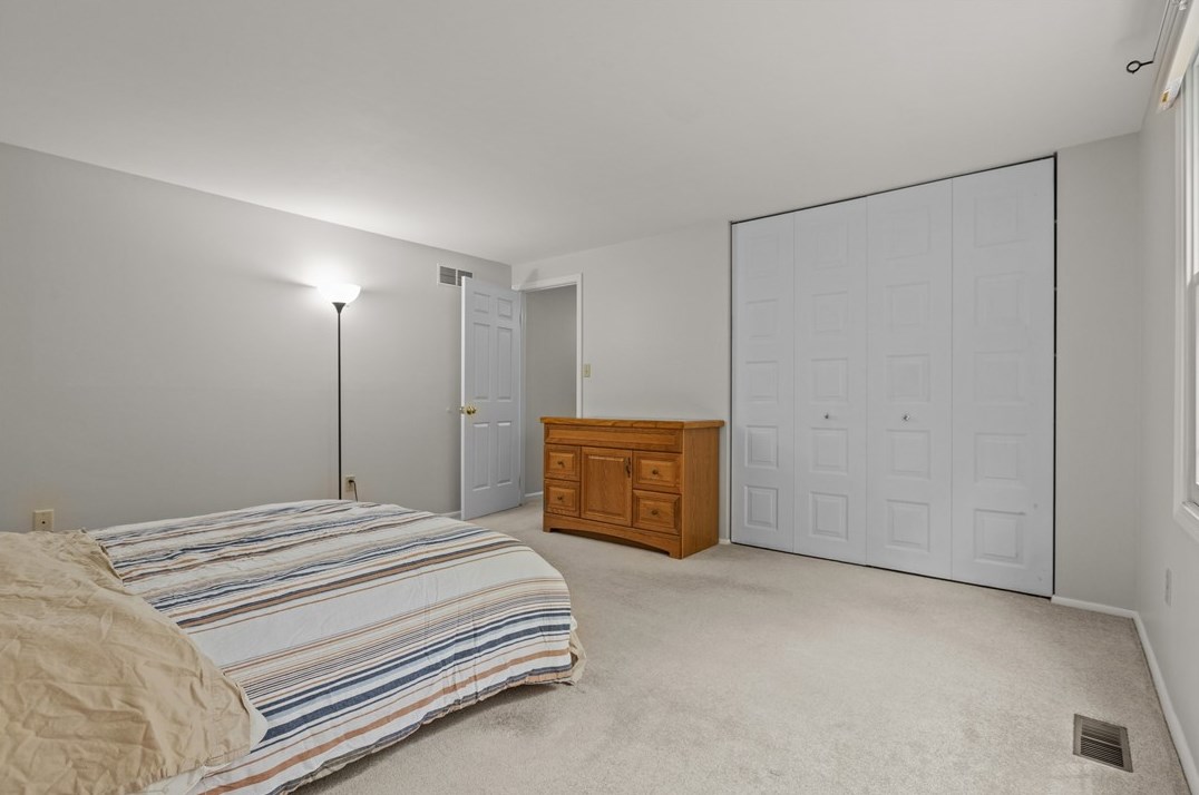 1301 Manor Dr, Pittsburgh PA 15236-4556 exterior