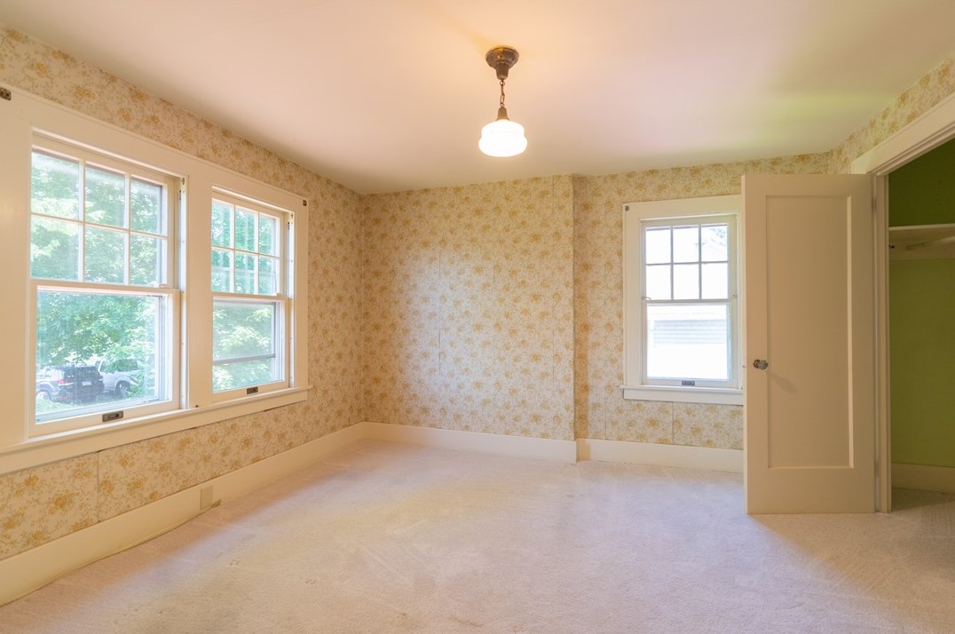 214 College Ave, Grove City PA 16127-1207 exterior