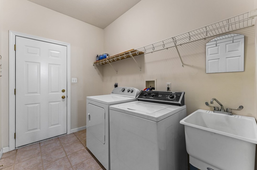 50 Golfwood Dr, Hermitage PA  16148-3954 exterior