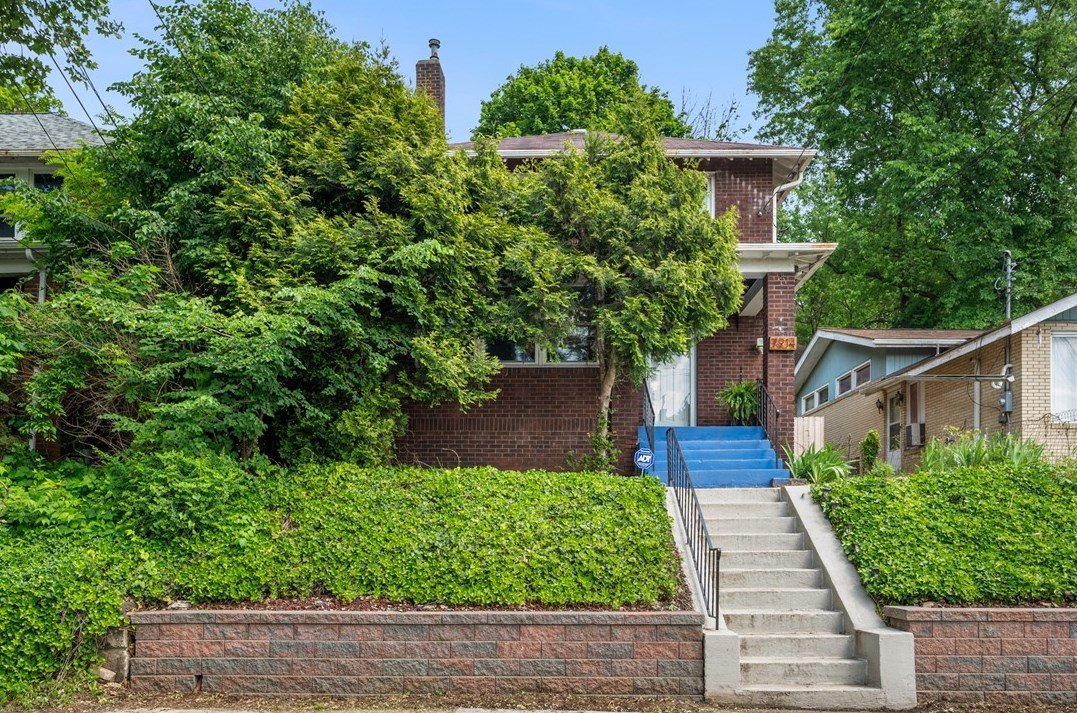 7914 Newmeyer St, Pittsburgh PA 15218-1828 exterior