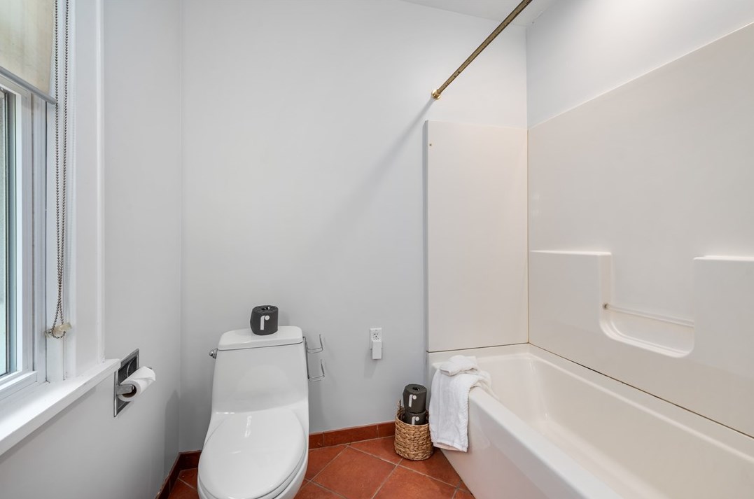 7914 Newmeyer St, Pittsburgh PA 15218-1828 exterior