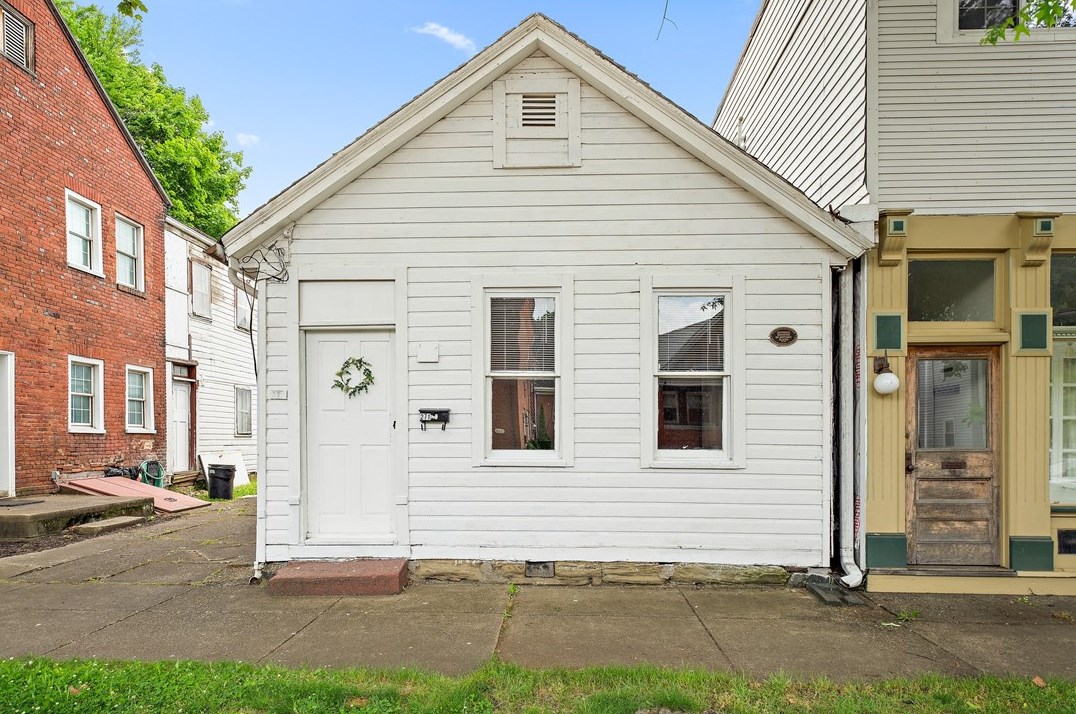 271 14th St, Ambridge PA 15003-4202 exterior