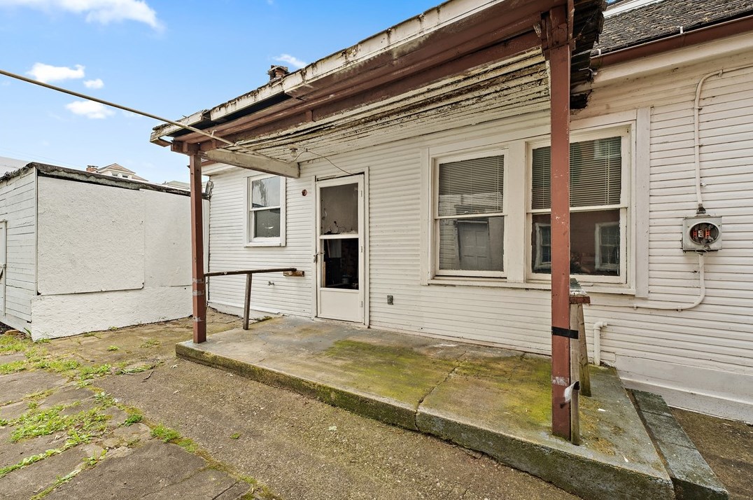 271 14th St, Ambridge PA 15003-4202 exterior