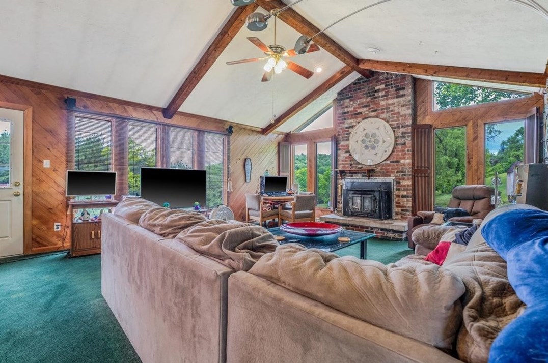 10 Calhoun Rd, Elizabeth, PA 15037