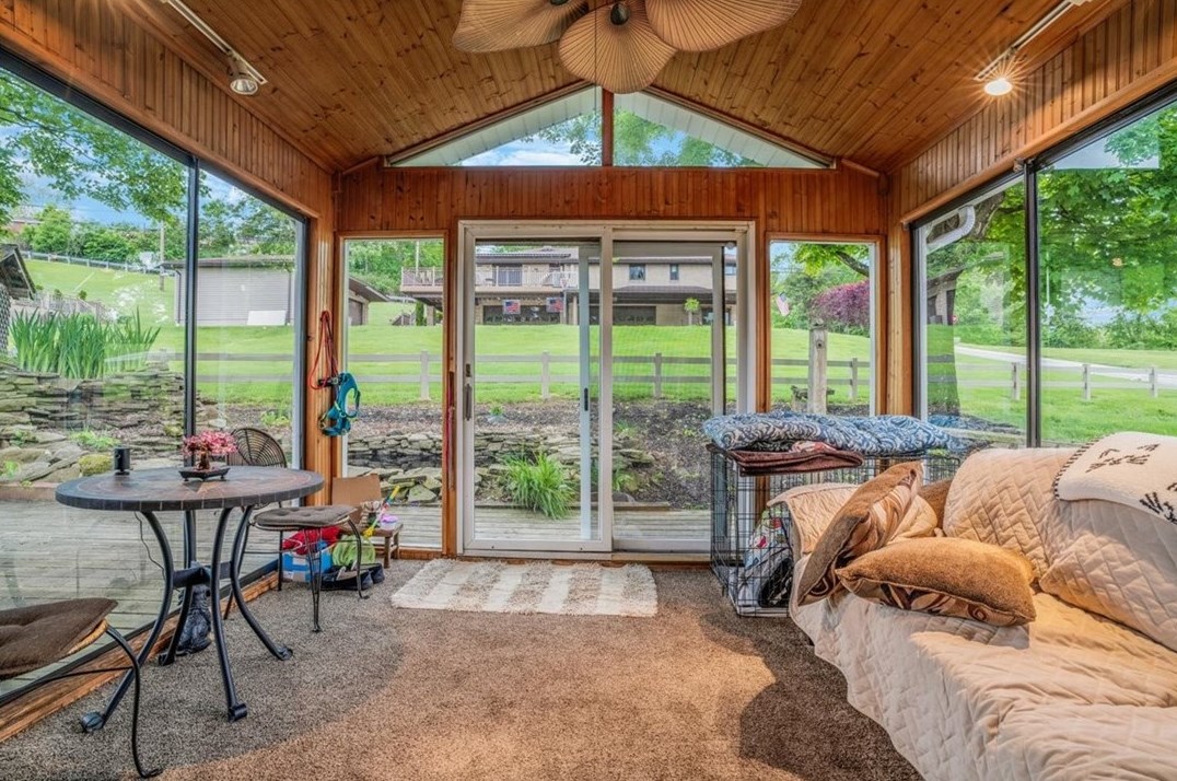 10 Calhoun Rd, Elizabeth, PA 15037