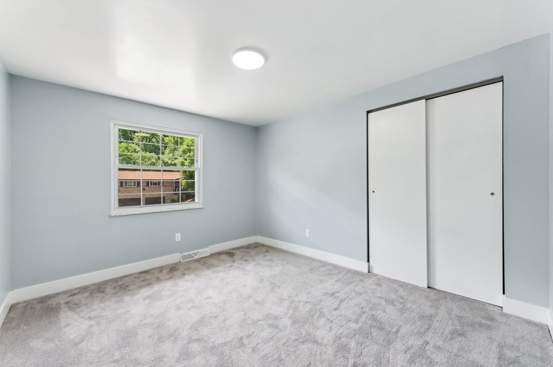 645 Carnival Dr, Pittsburgh PA 15239-2628 exterior