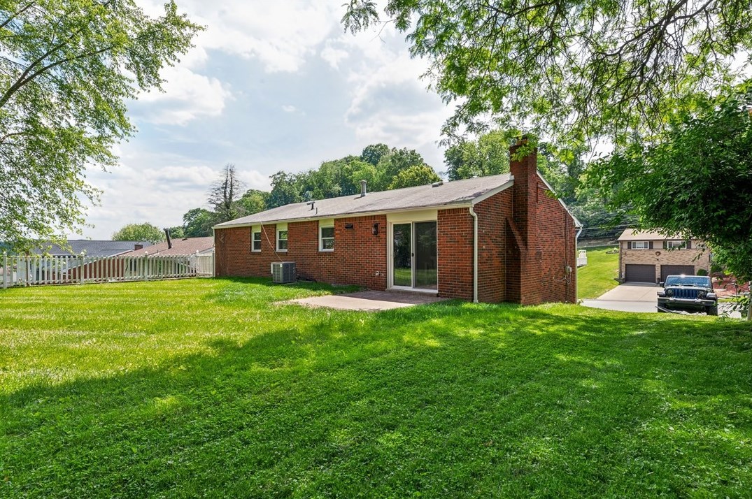 645 Carnival Dr, Pittsburgh PA 15239-2628 exterior