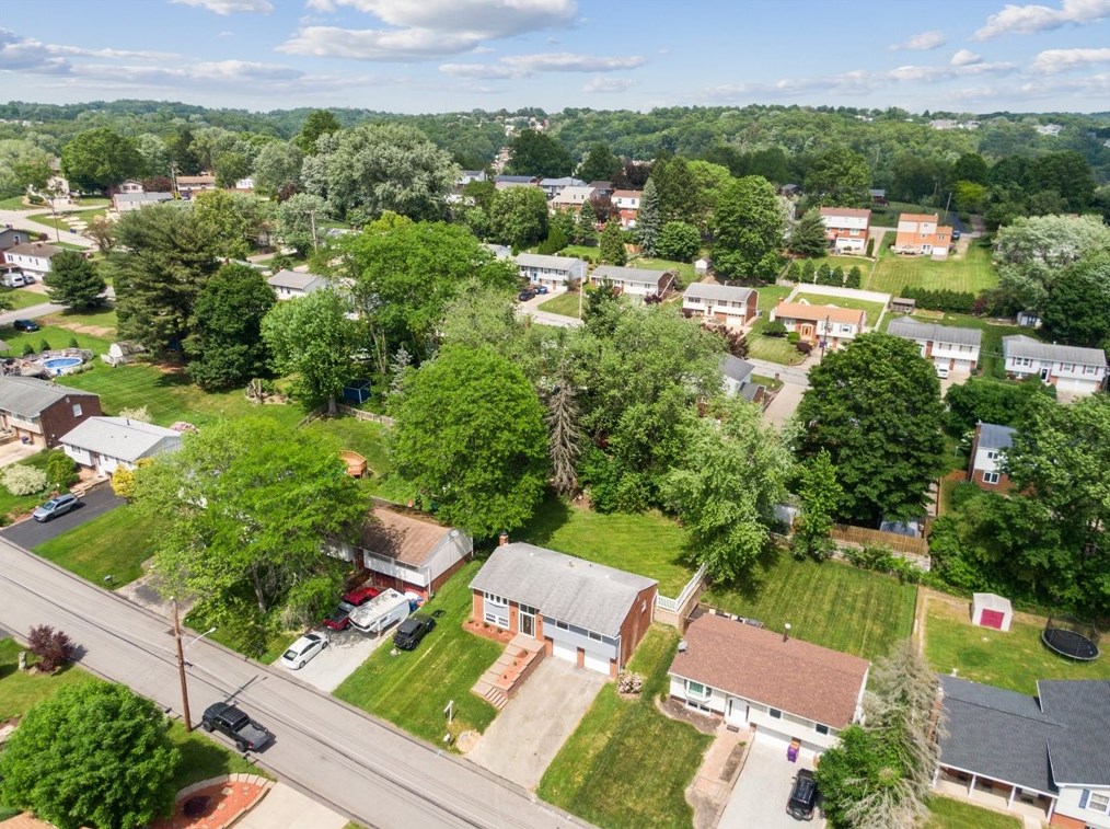 645 Carnival Dr, Pittsburgh PA 15239-2628 exterior