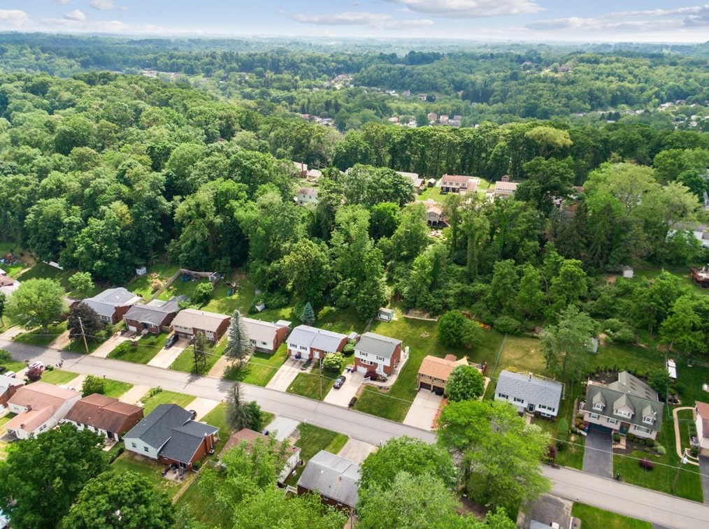 645 Carnival Dr, Pittsburgh PA 15239-2628 exterior