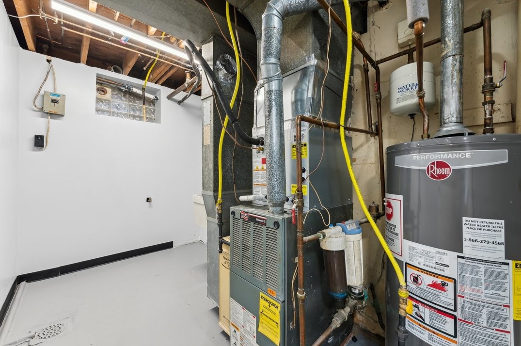 645 Carnival Dr, Pittsburgh PA 15239-2628 exterior