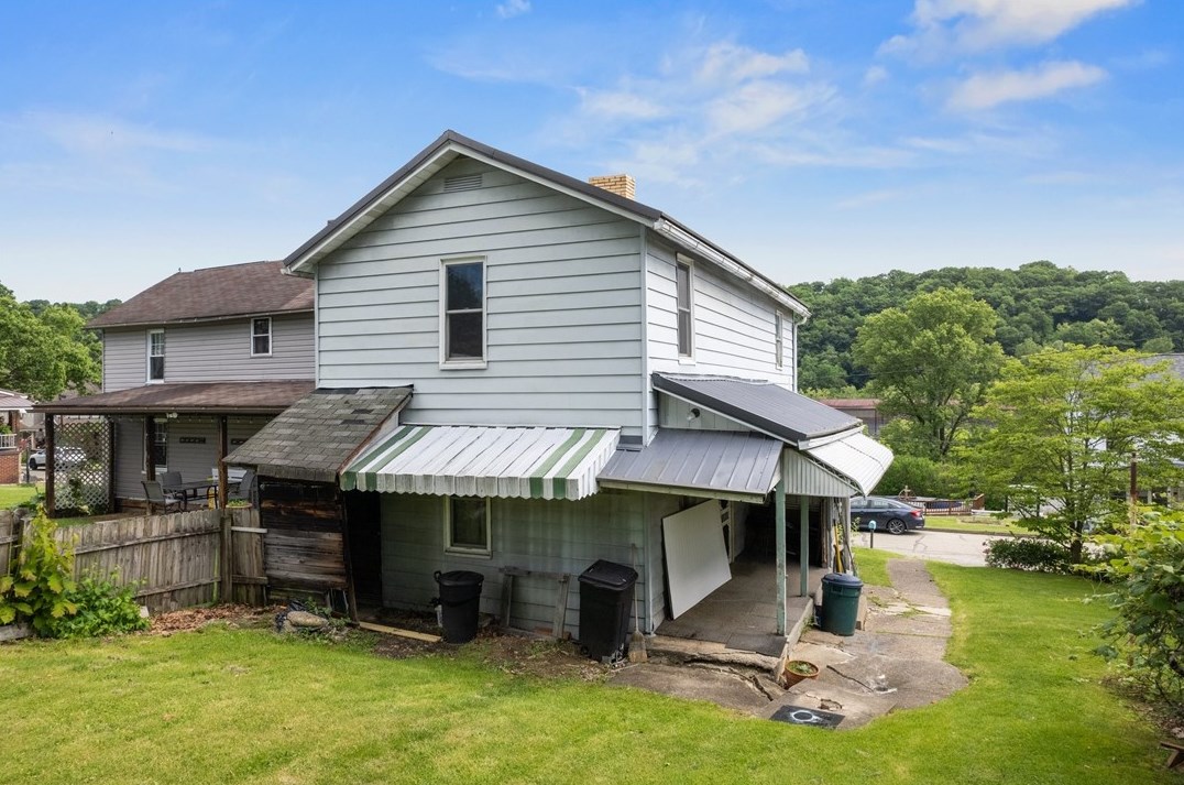 205 2nd St, Leechburg, PA 15656