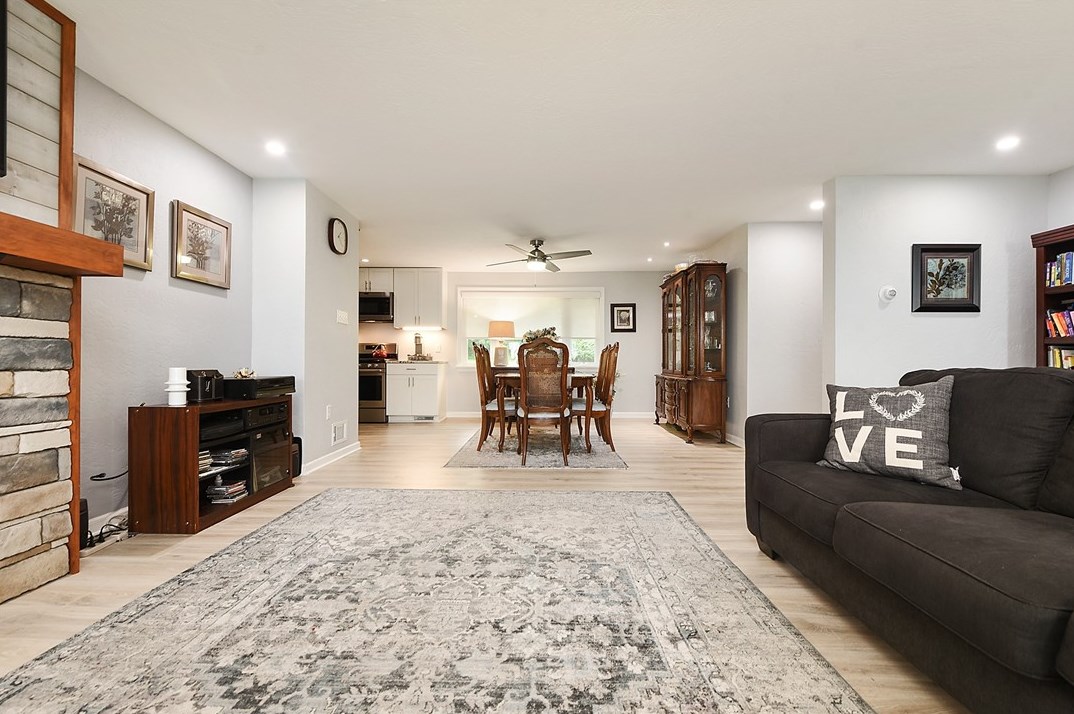 127 Horseshoe Dr, Mckeesport PA  15131-3221 exterior