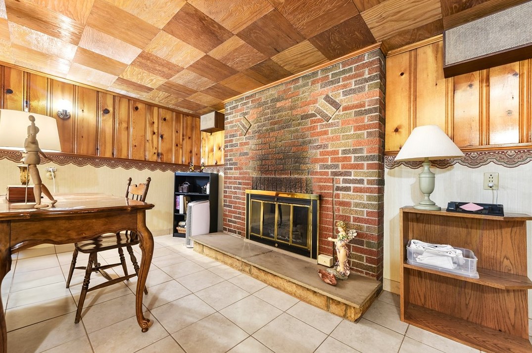 127 Horseshoe Dr, Mckeesport PA  15131-3221 exterior