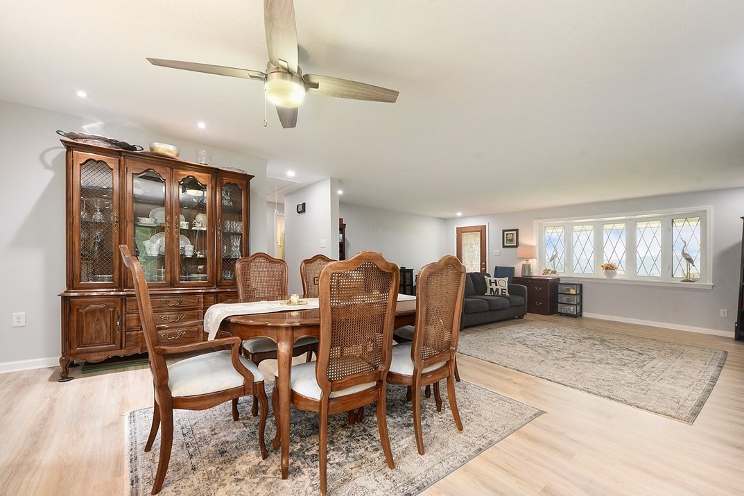 127 Horseshoe Dr, Mckeesport PA  15131-3221 exterior