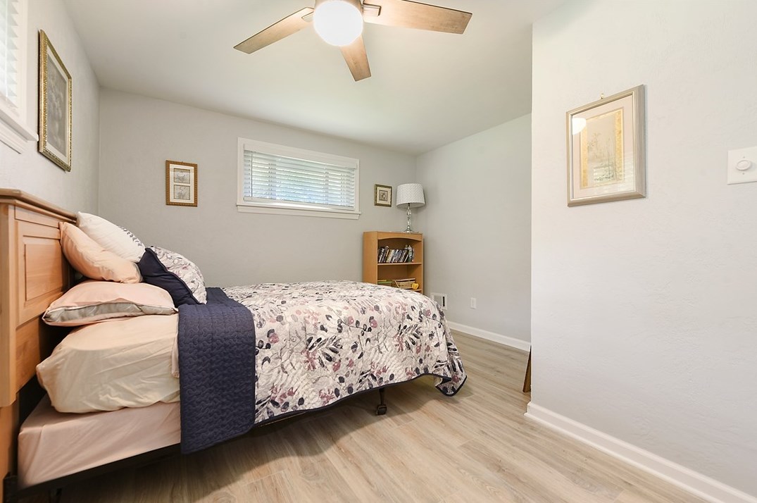 127 Horseshoe Dr, Mckeesport PA  15131-3221 exterior