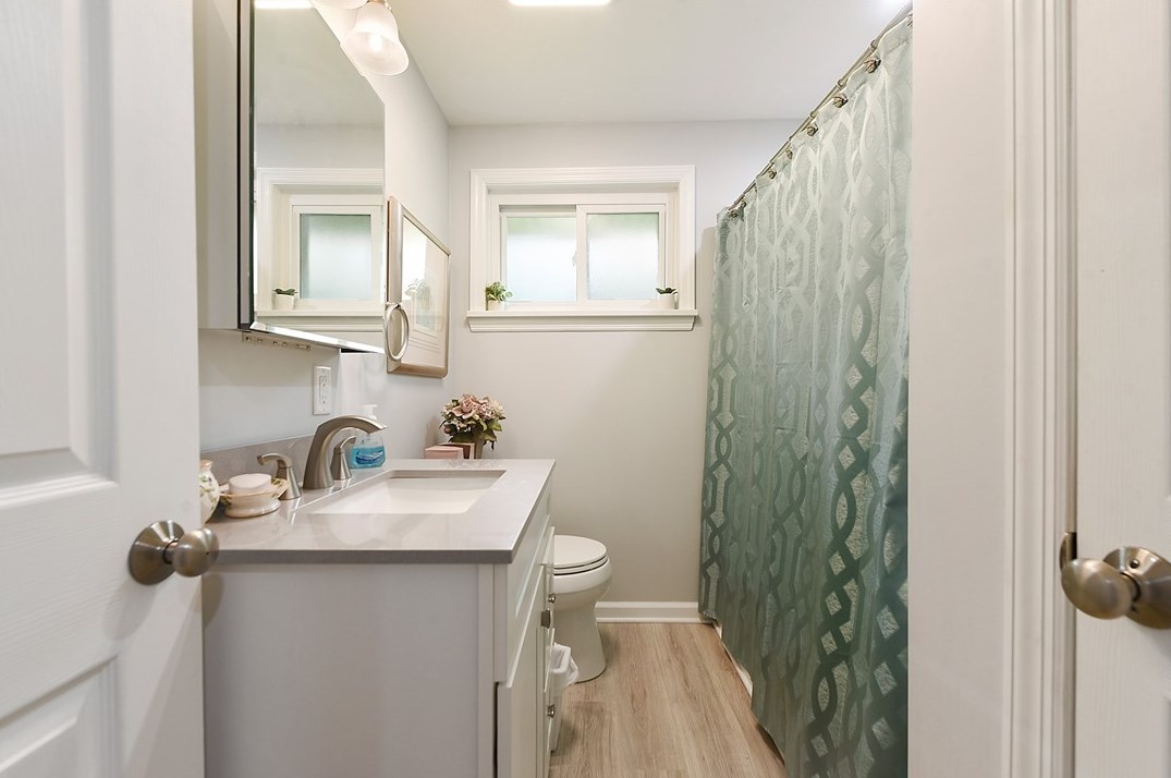 127 Horseshoe Dr, Mckeesport PA  15131-3221 exterior