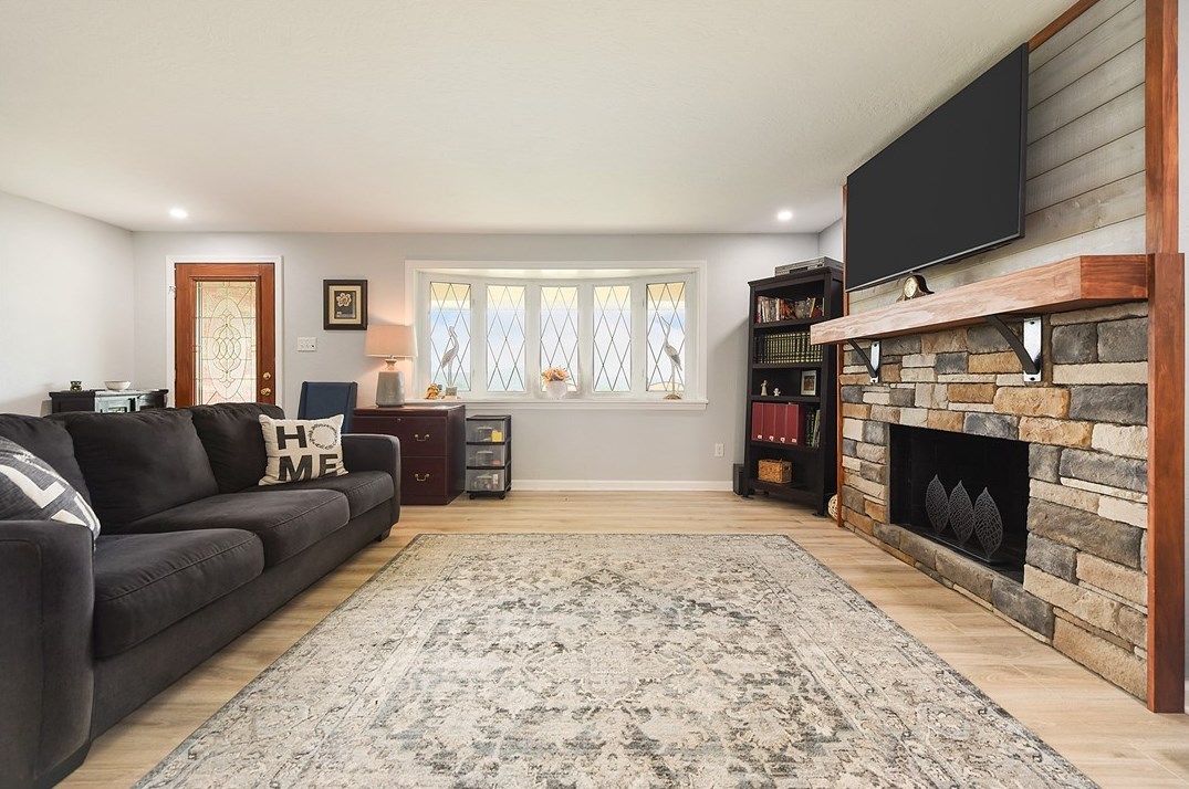 127 Horseshoe Dr, Mckeesport PA  15131-3221 exterior