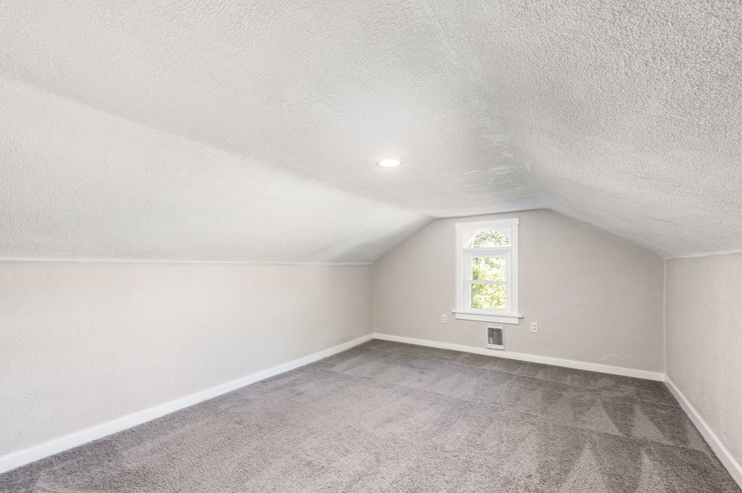 718 Maytide St, Pittsburgh PA  15227-1733 exterior