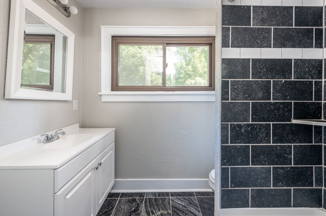 718 Maytide St, Pittsburgh PA  15227-1733 exterior