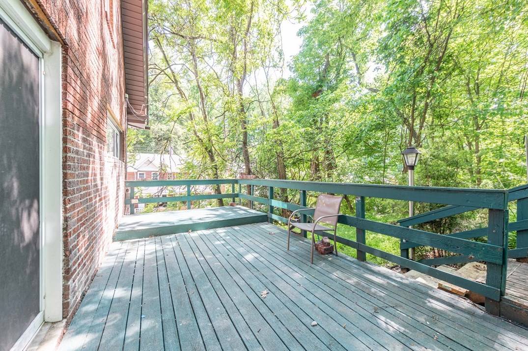 718 Maytide St, Pittsburgh PA  15227-1733 exterior