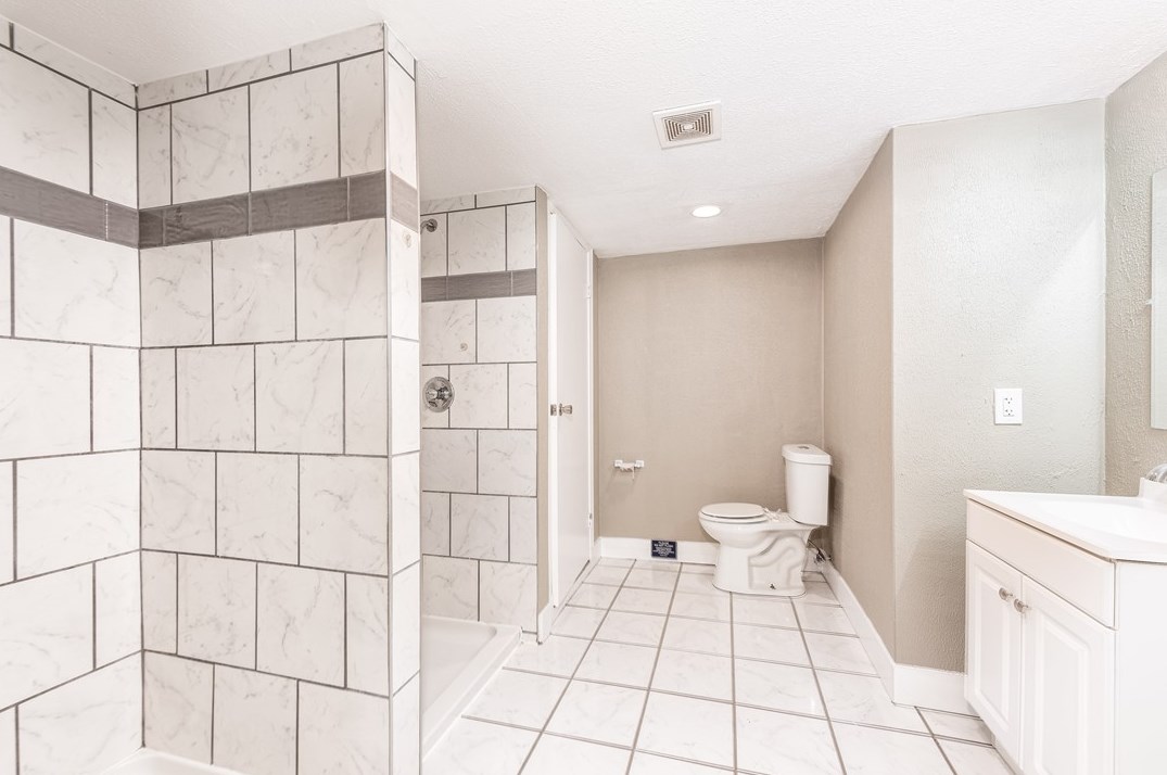 718 Maytide St, Pittsburgh PA  15227-1733 exterior