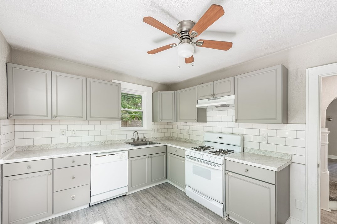 718 Maytide St, Pittsburgh PA  15227-1733 exterior