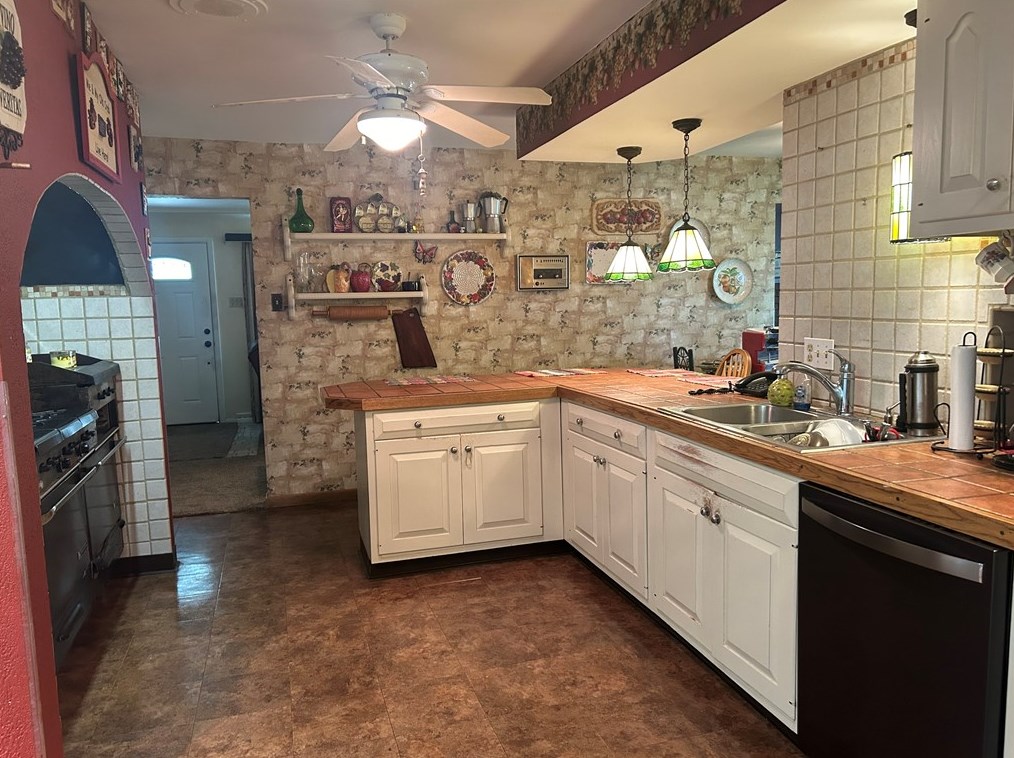 185 Kruest Dr, Freedom PA 15042-2735 exterior