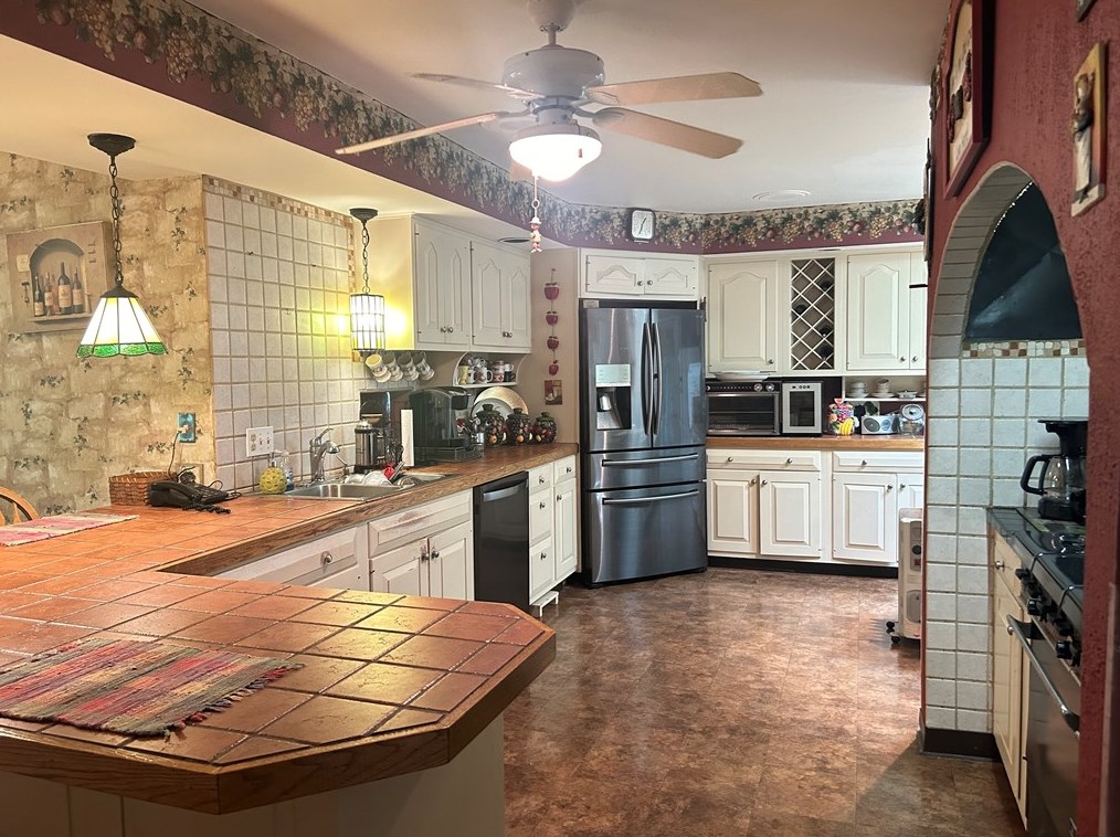 185 Kruest Dr, Freedom PA 15042-2735 exterior