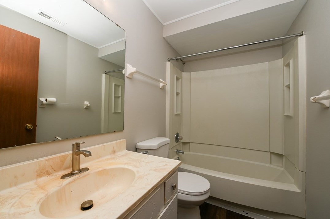 7411 Lighthouse Pt, Pittsburgh PA 15221-2583 exterior