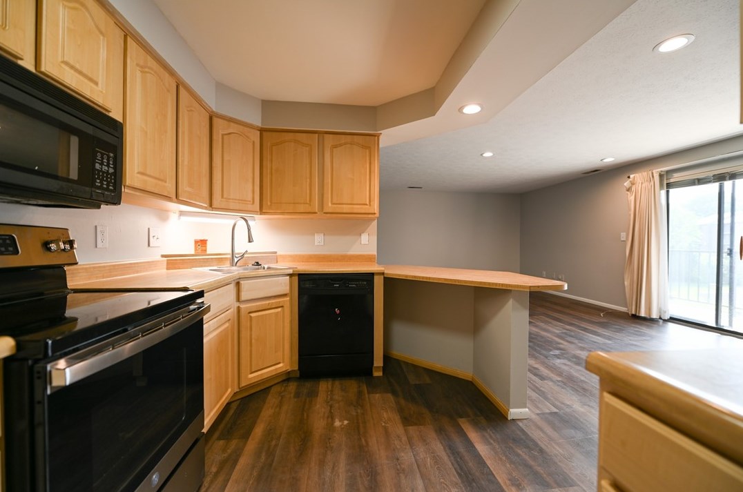 7411 Lighthouse Pt, Pittsburgh PA 15221-2583 exterior