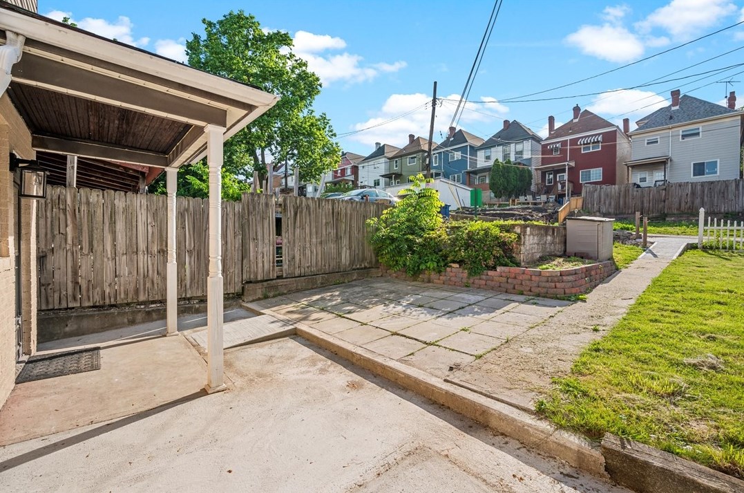 635 Southern Ave, Pittsburgh PA 15211-1945 exterior