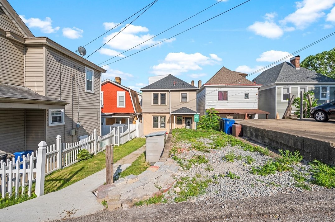 635 Southern Ave, Pittsburgh PA 15211-1945 exterior