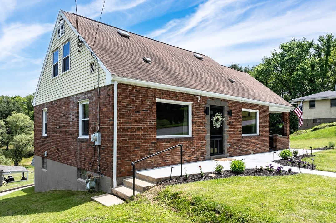 212 Fairview Rd, Midland, PA 15059