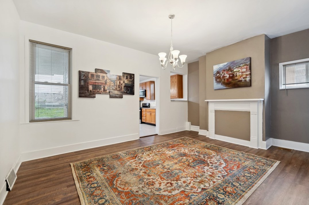 816 Chartiers Ave, Pittsburgh PA  15204-2261 exterior