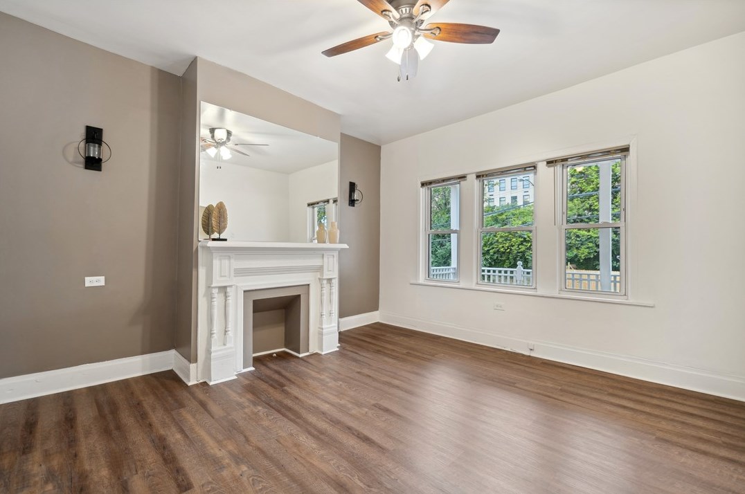 816 Chartiers Ave, Pittsburgh PA  15204-2261 exterior