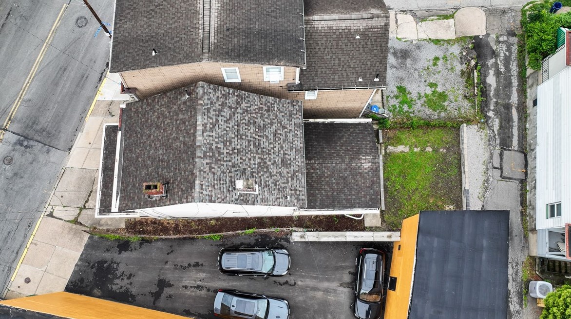 816 Chartiers Ave, Pittsburgh PA  15204-2261 exterior