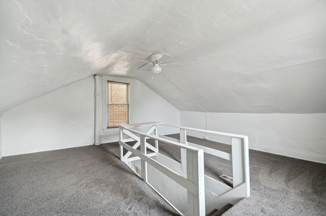 816 Chartiers Ave, Pittsburgh PA  15204-2261 exterior