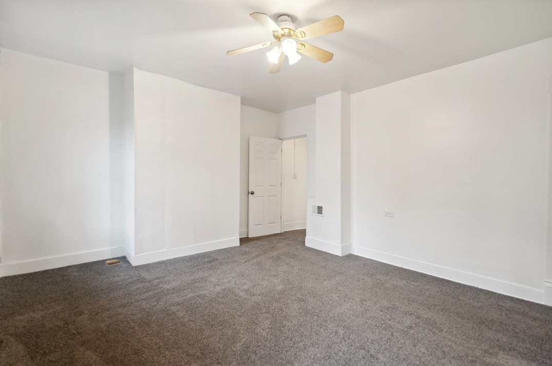 816 Chartiers Ave, Pittsburgh PA  15204-2261 exterior