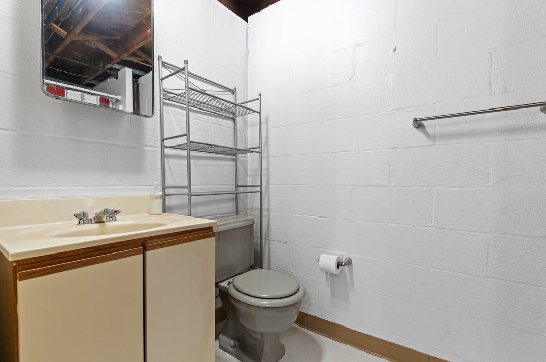 1232 Frd St, Pittsburgh PA 15122-4106 exterior