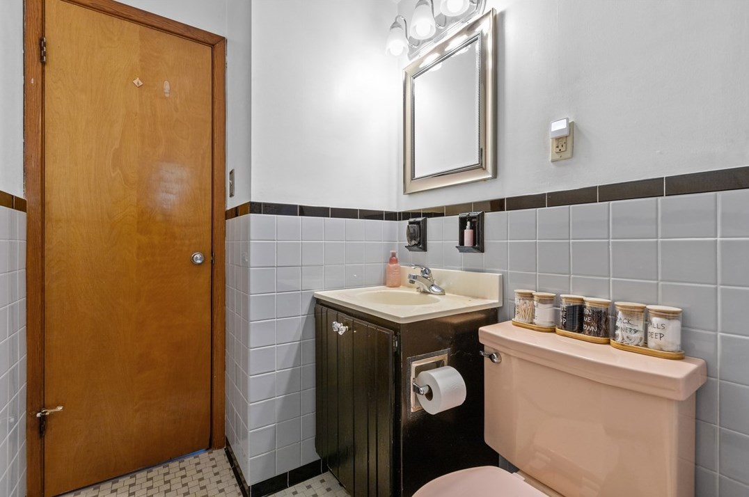 1232 Frd St, Pittsburgh PA 15122-4106 exterior