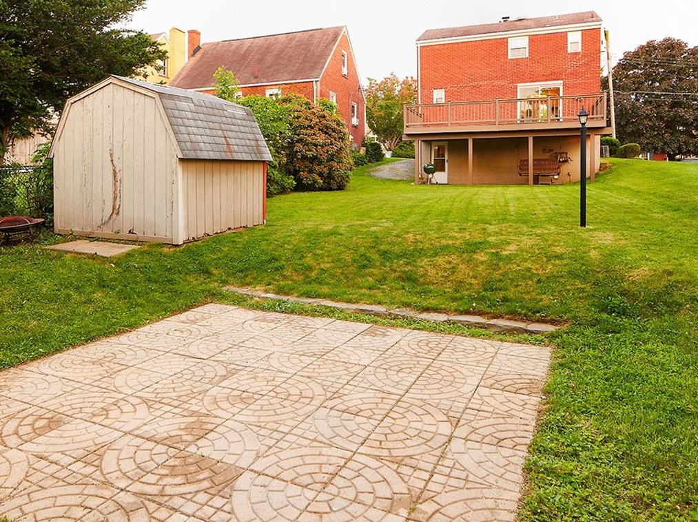 717 Corbin St, Pittsburgh PA  15122-2003 exterior