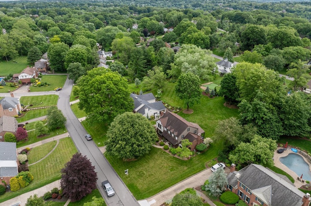 1390 Redfern Dr, Pittsburgh PA 15241-2935 exterior