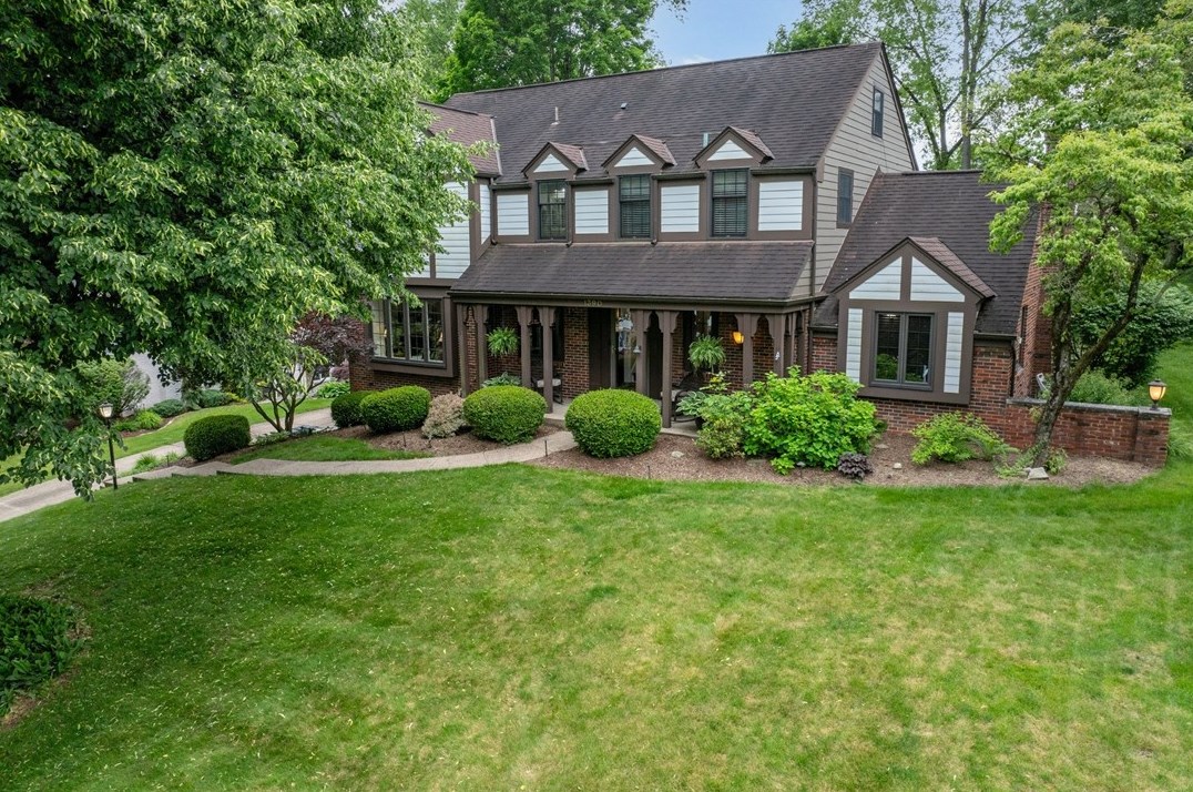 1390 Redfern Dr, Pittsburgh PA 15241-2935 exterior