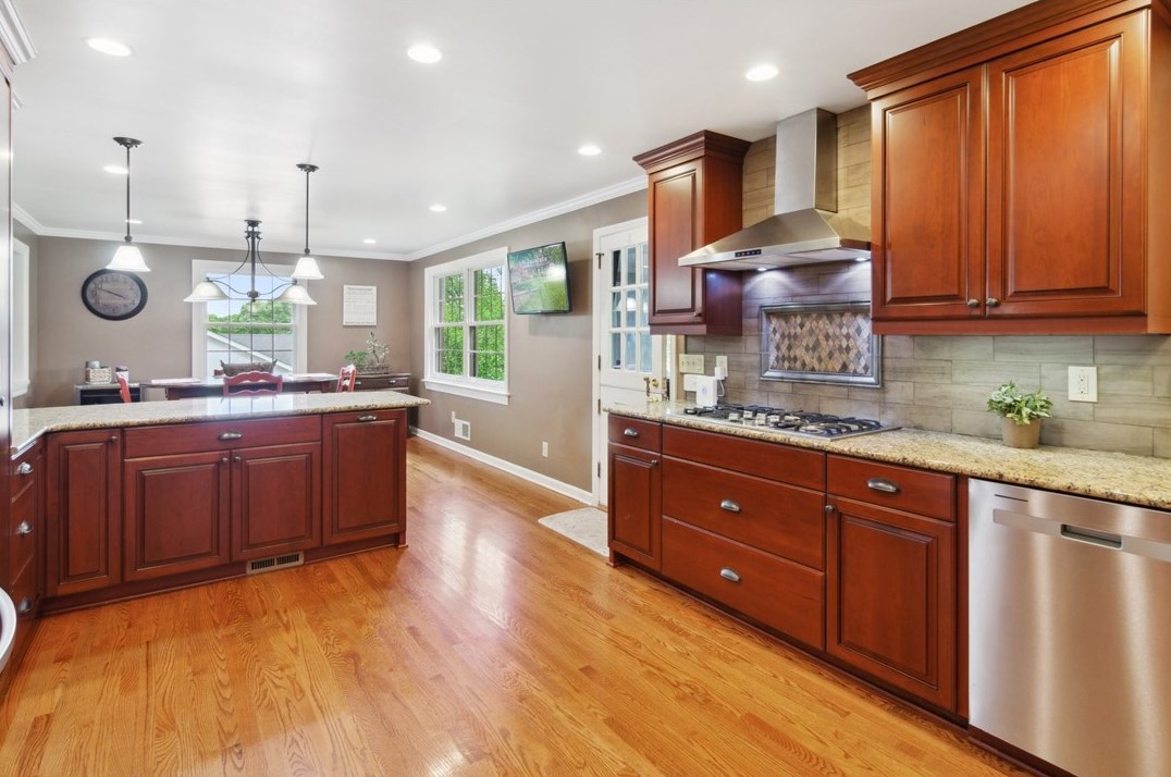 1390 Redfern Dr, Pittsburgh PA 15241-2935 exterior