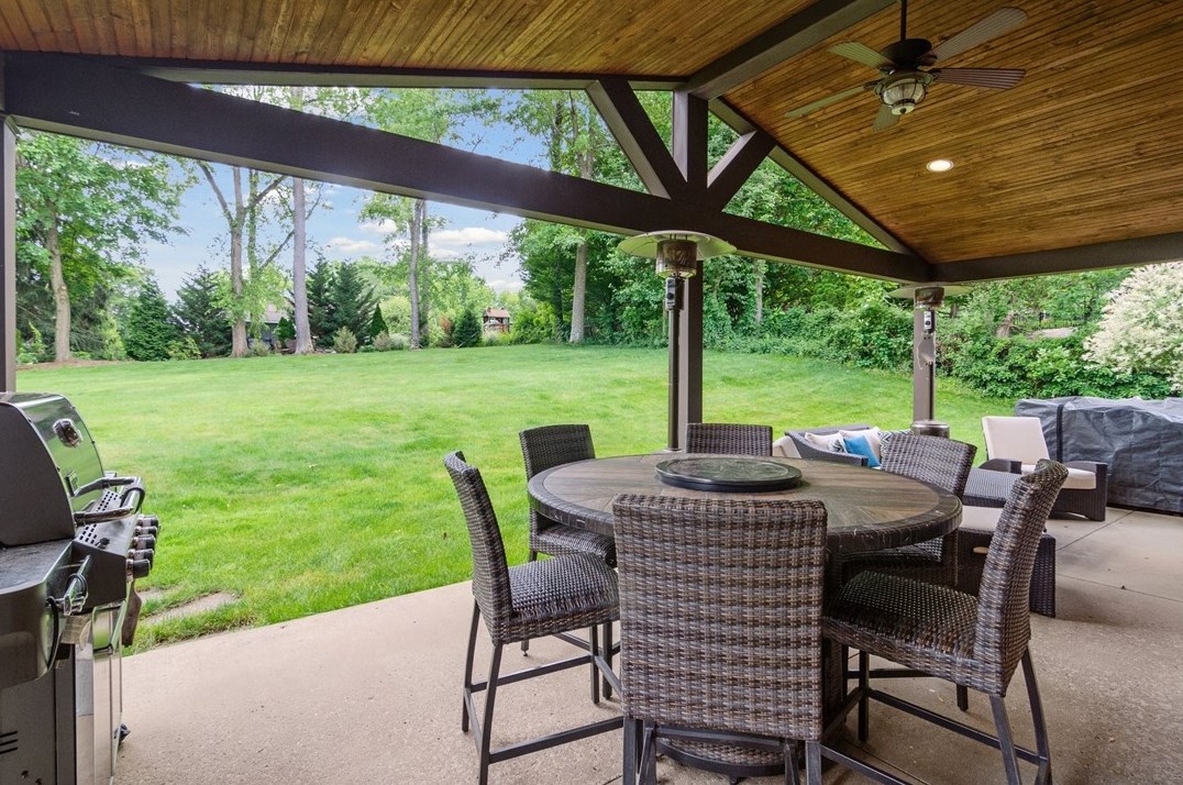 1390 Redfern Dr, Pittsburgh PA 15241-2935 exterior