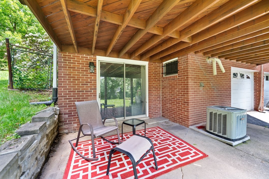 161 Sun Rdg Dr, Pittsburgh PA  15234 exterior